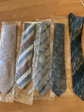 Lot de cravates Lanvin - Christian Dior - Oscar Philippe -