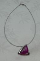 Collier Œil de chat pendentif triangulaire fuchsia, neuf