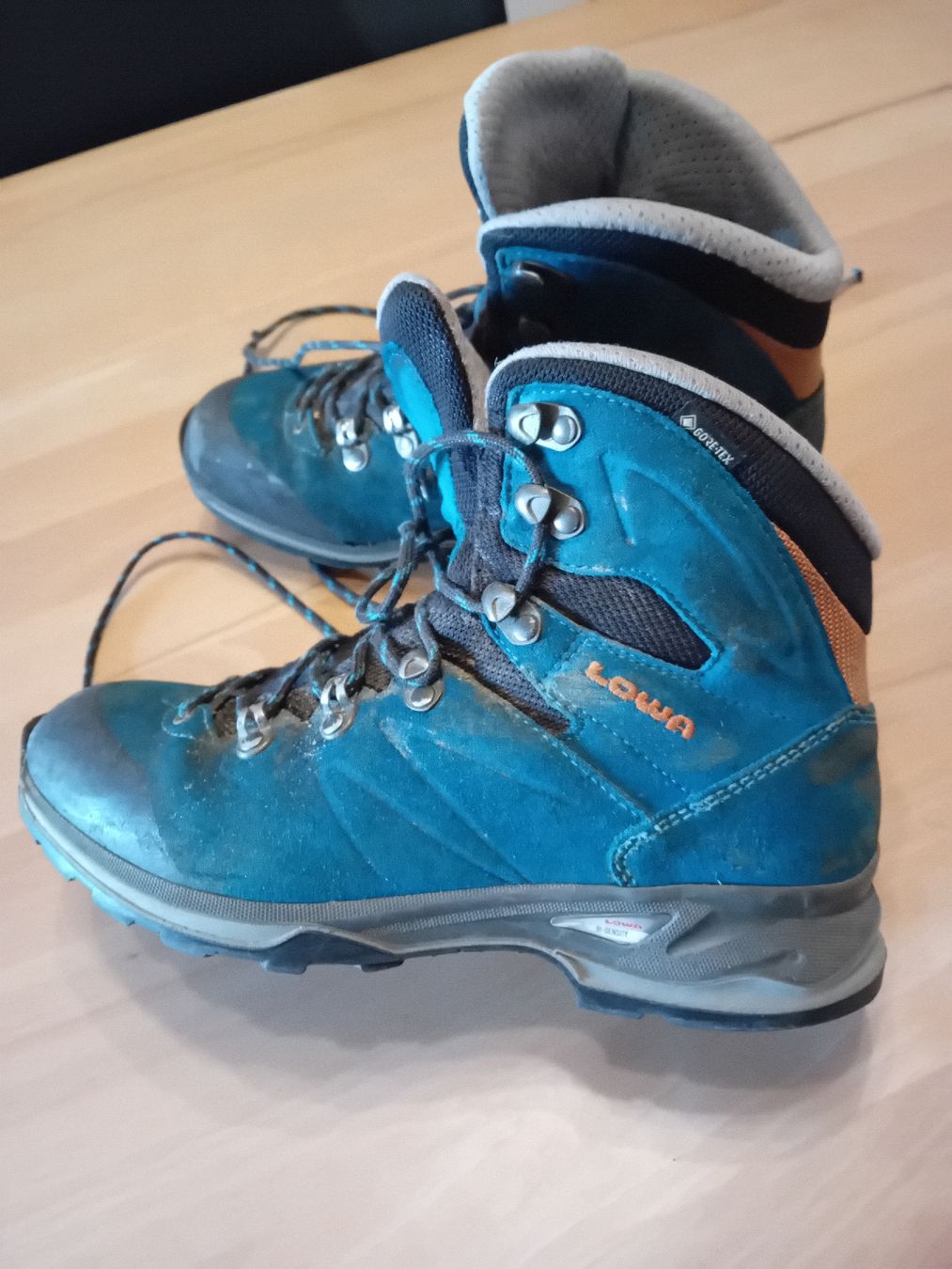 Lowa Scarpe da donna: Lowa Wanderschuhe 39 – Usato da Krauchthal venduto da Nati_H 5