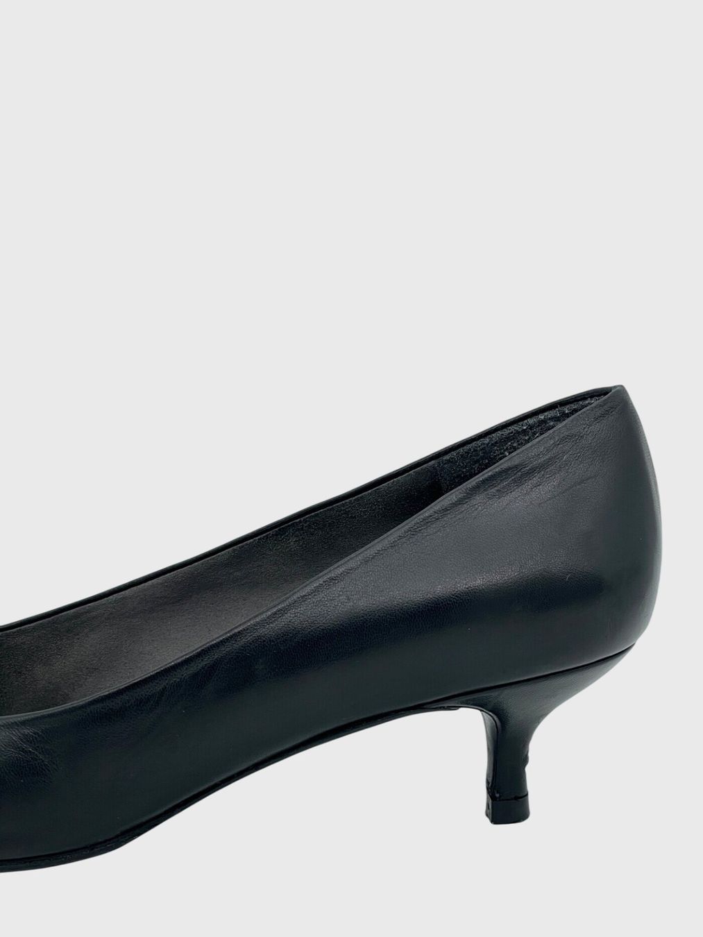 Stuart Weitzman Damenschuhe: Stuart Weitzman Power Kitten Heel EU 39 Schwarz – Gebraucht aus Zürich von shoe_shop 4