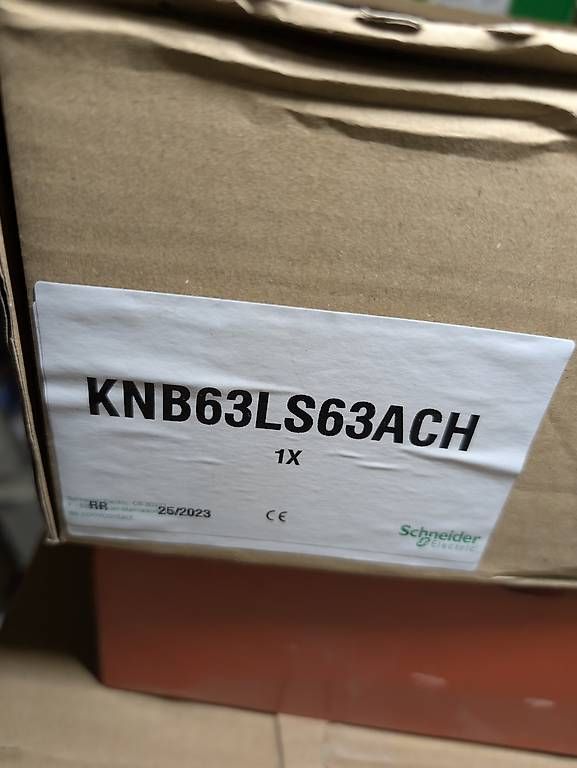 Tutti gli attrezzi:  coffret électrique Schneider Electric – Nuovo e nell'imballaggio originale da Sion venduto da ers_qf7t 1