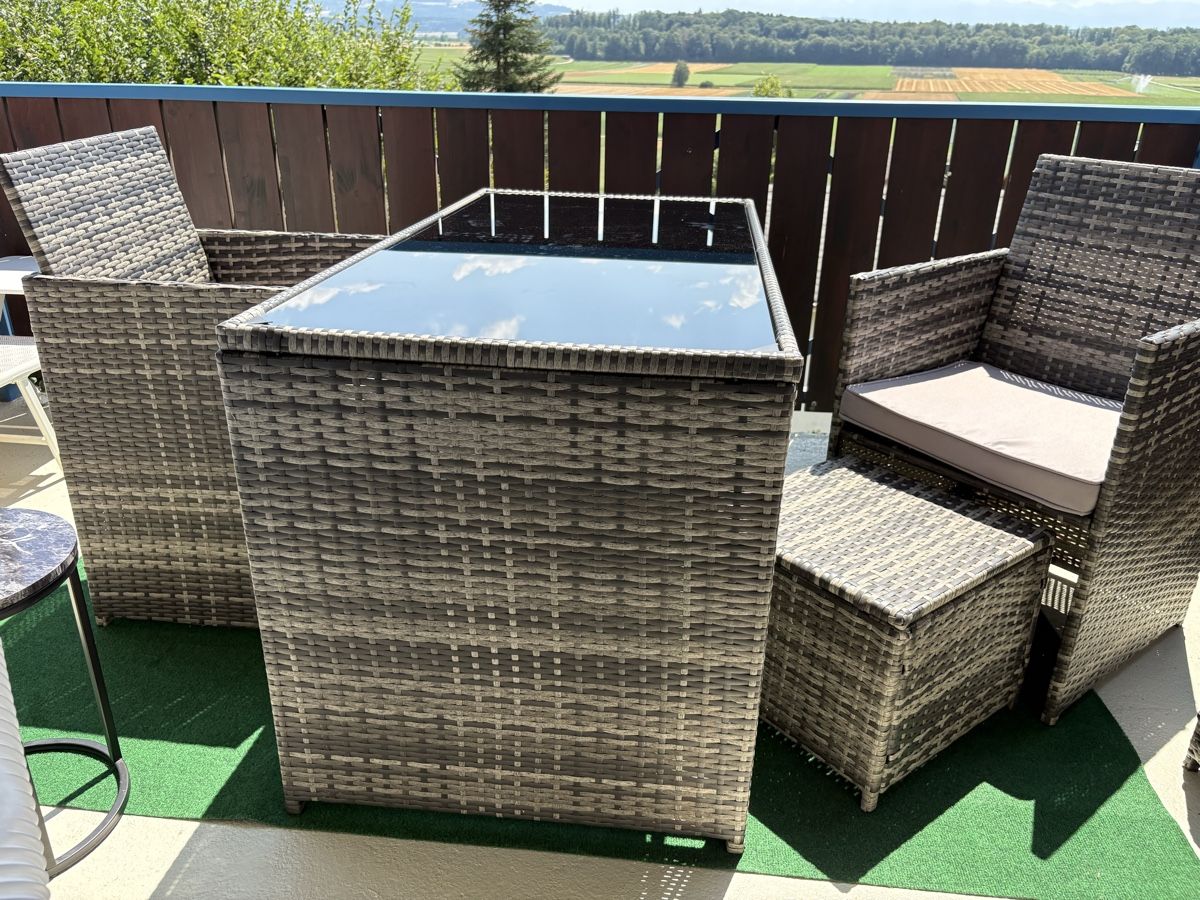 Tischset: Gartenmöbel  – Gebraucht aus Täuffelen von Eis_x7c9