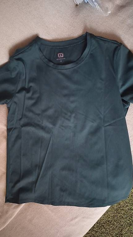 T-shirts: Belowzero T- Shirt – D'occasion à Zofingen par PiaZ0102