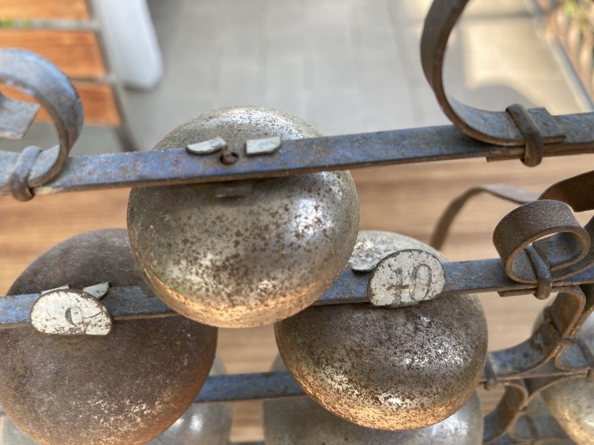 Campanacci mucche: Sehr altes Tisch-Glockenspiel – Usato da St.Gallen venduto da WrigleyCH 7