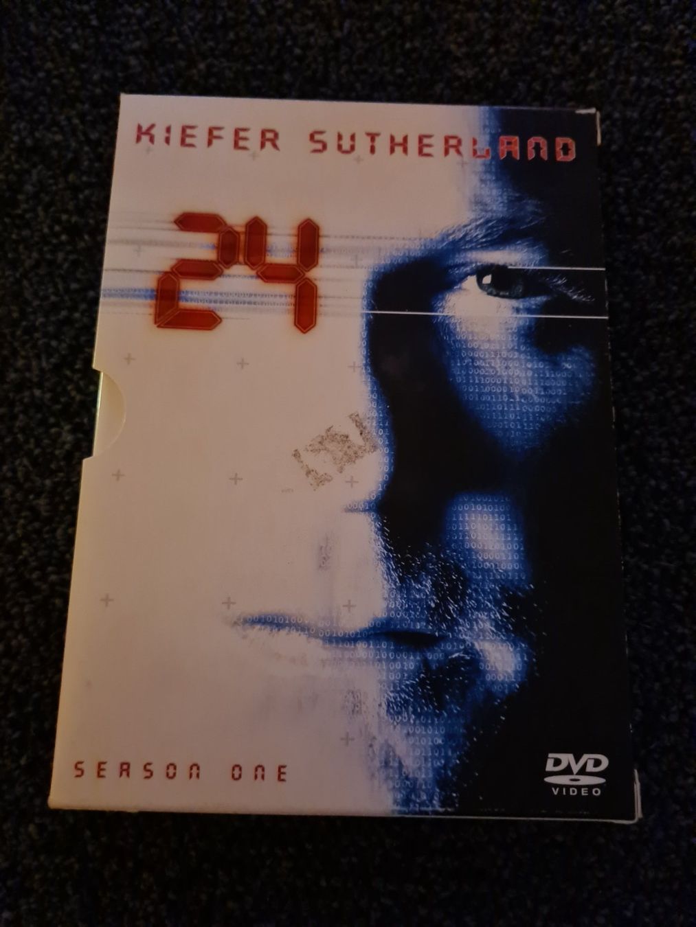 Tutti i DVDs: 24 STAFFEL 1 – Usato da Ruswil venduto da jan_bxl5 1