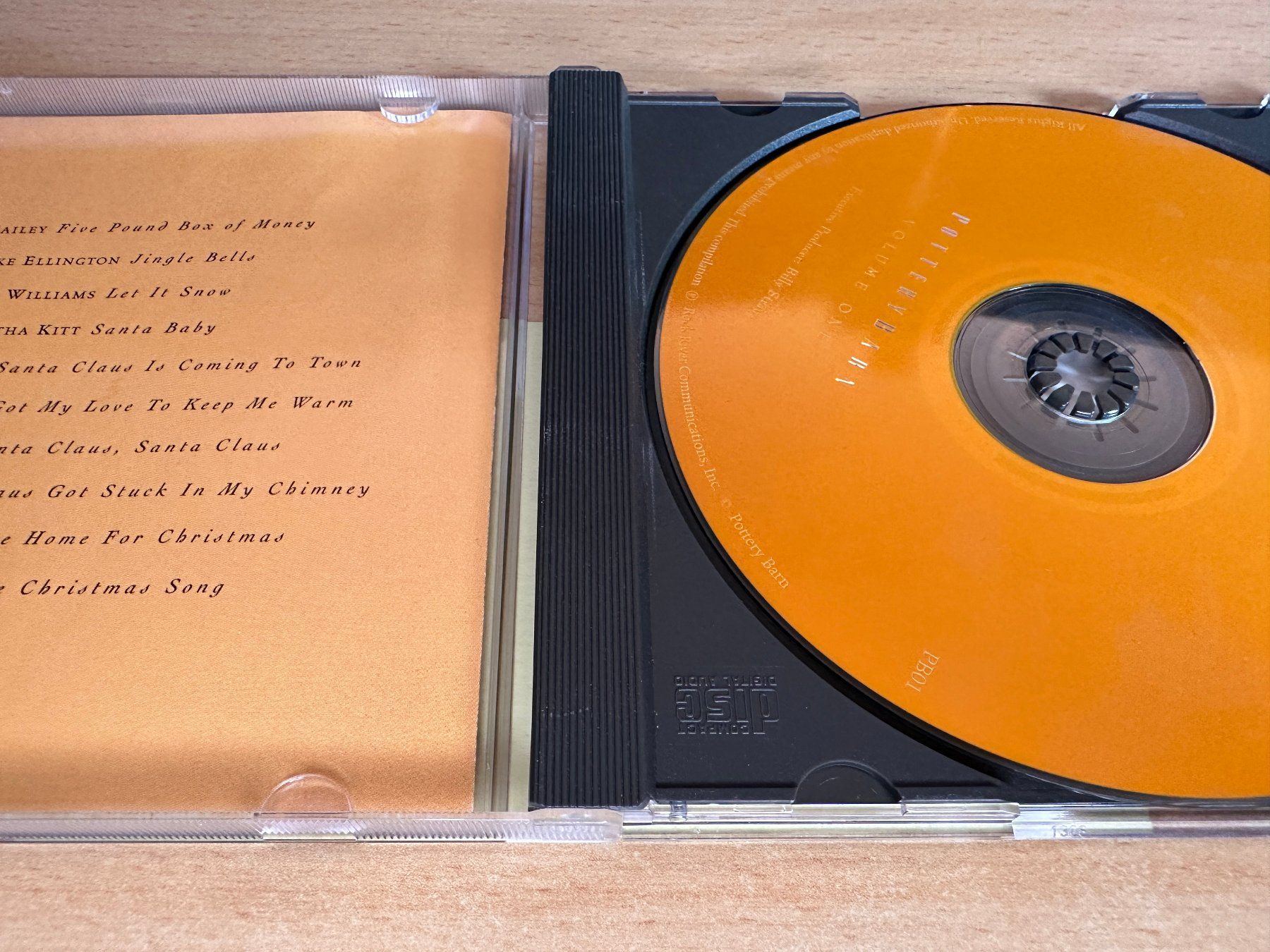 CD: Various – A Cool Christmas Volume One – Usato da Rikon im Tösstal venduto da Alpenmutz 2