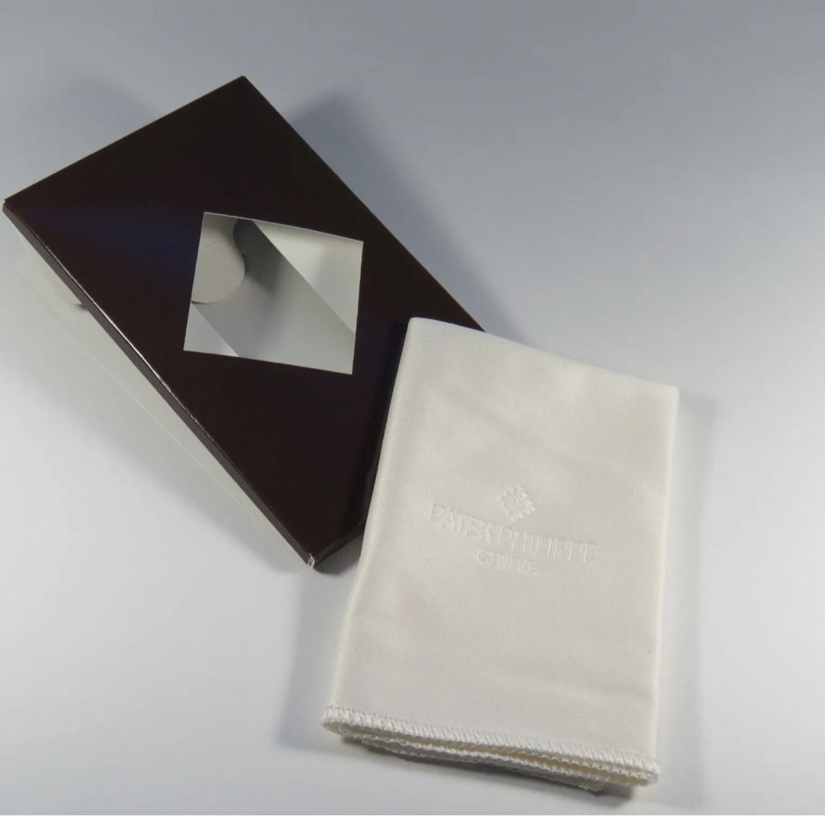 Patek Philippe Uhren: Patek Philippe Finest Cleaning Microfiber Cloth Tissue 👌 – Neu (gemäss Beschreibung) aus Morges von thetimebureau 1