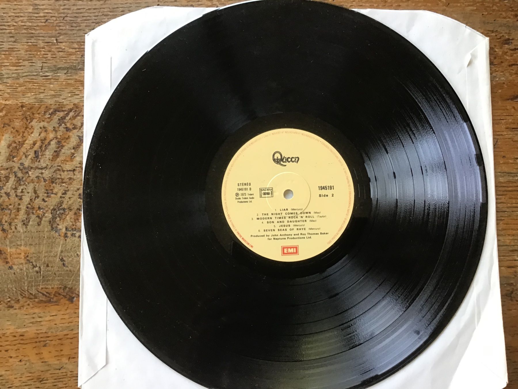 Dischi in vinile: Premier album studio du groupe Queen – Usato da Fully venduto da Ruby97 3