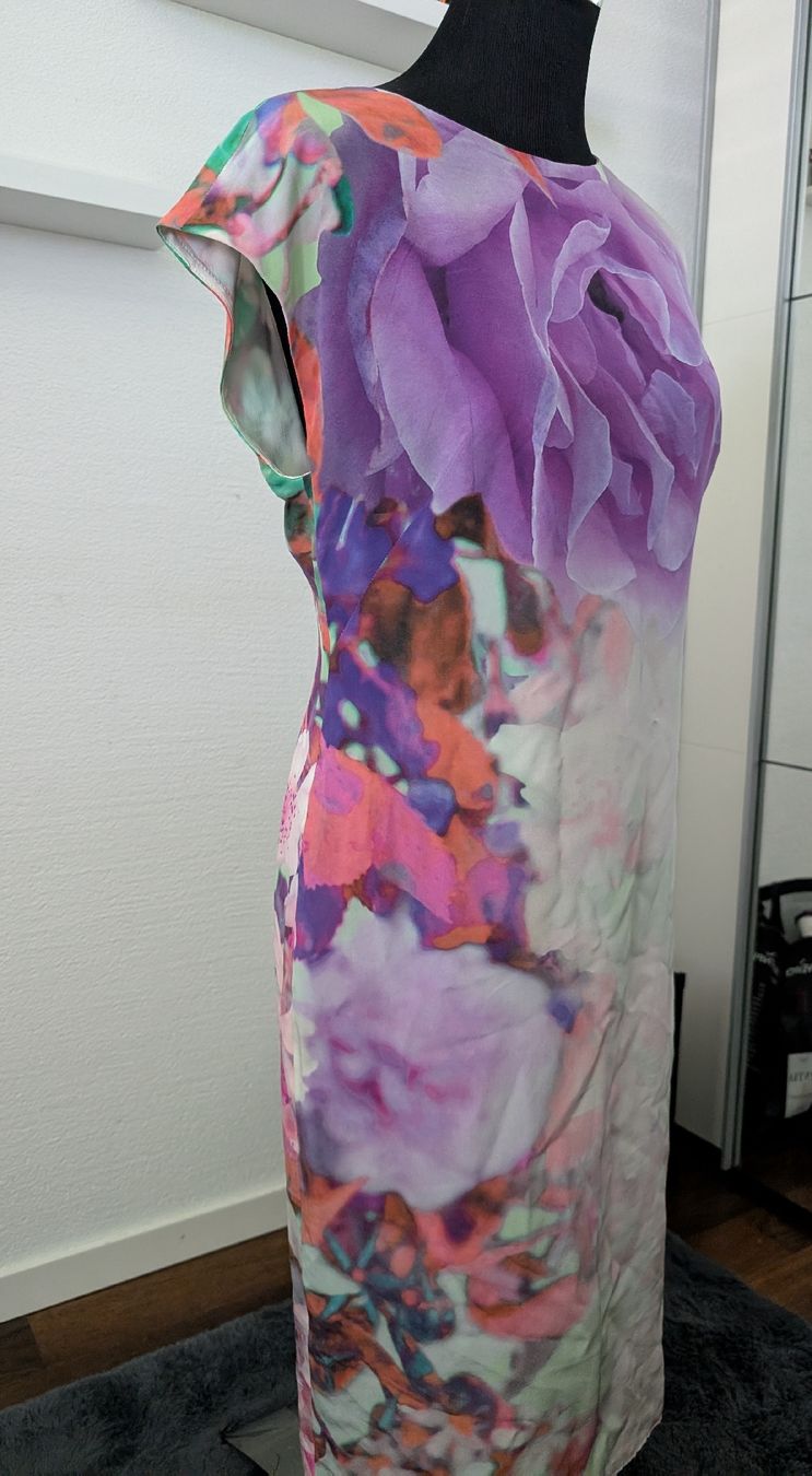 Escada Vestiti: elegantes Kleid Escada Blumenmuster Grösse 38 seide – Usato da Richterswil venduto da Estreja9 2