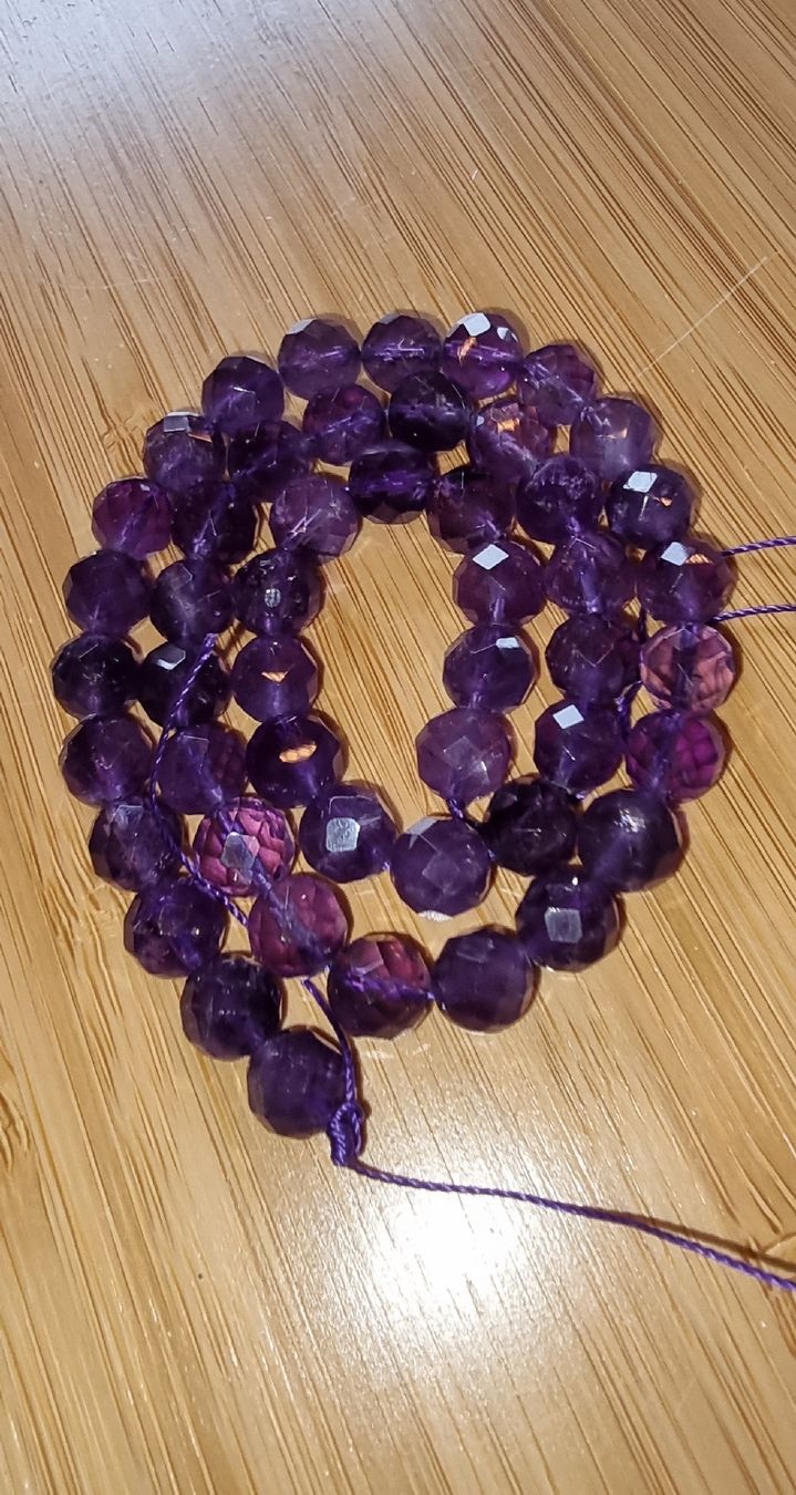 Minerali & Pietre curative: Amethyst 8mm. facettiert Strang – Nuovo e nell'imballaggio originale da Menziken venduto da Mirager 1