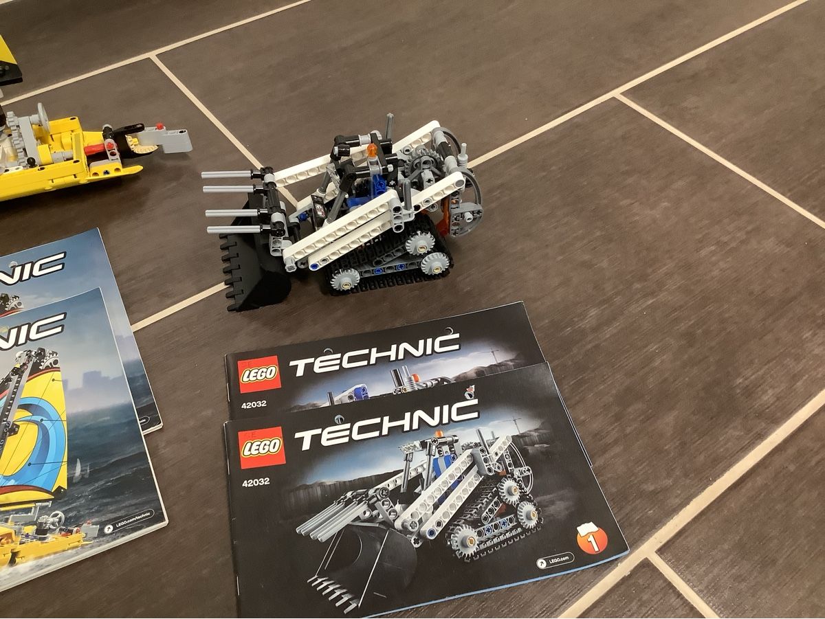 Lego Kit di costruzioni: Grosses Lego Technic Set Flugzeug, Schiff, Bagger und Kipper – Usato da Brugg AG venduto da Sweety_pie 3