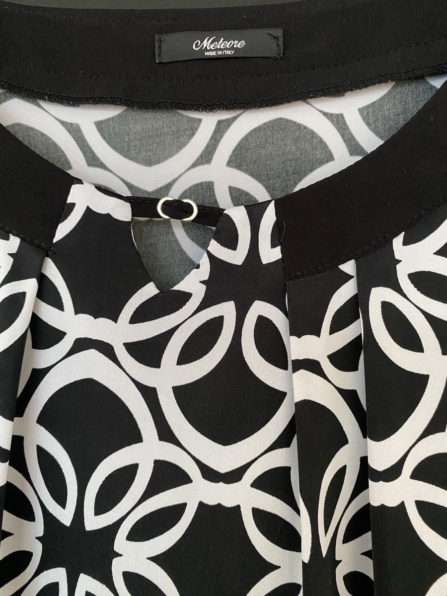 Vestiti: Sommerkleid schwarz-weiss gemustert Gr. 46 elastisch – Usato da Meggen venduto da 6003Luzern 2