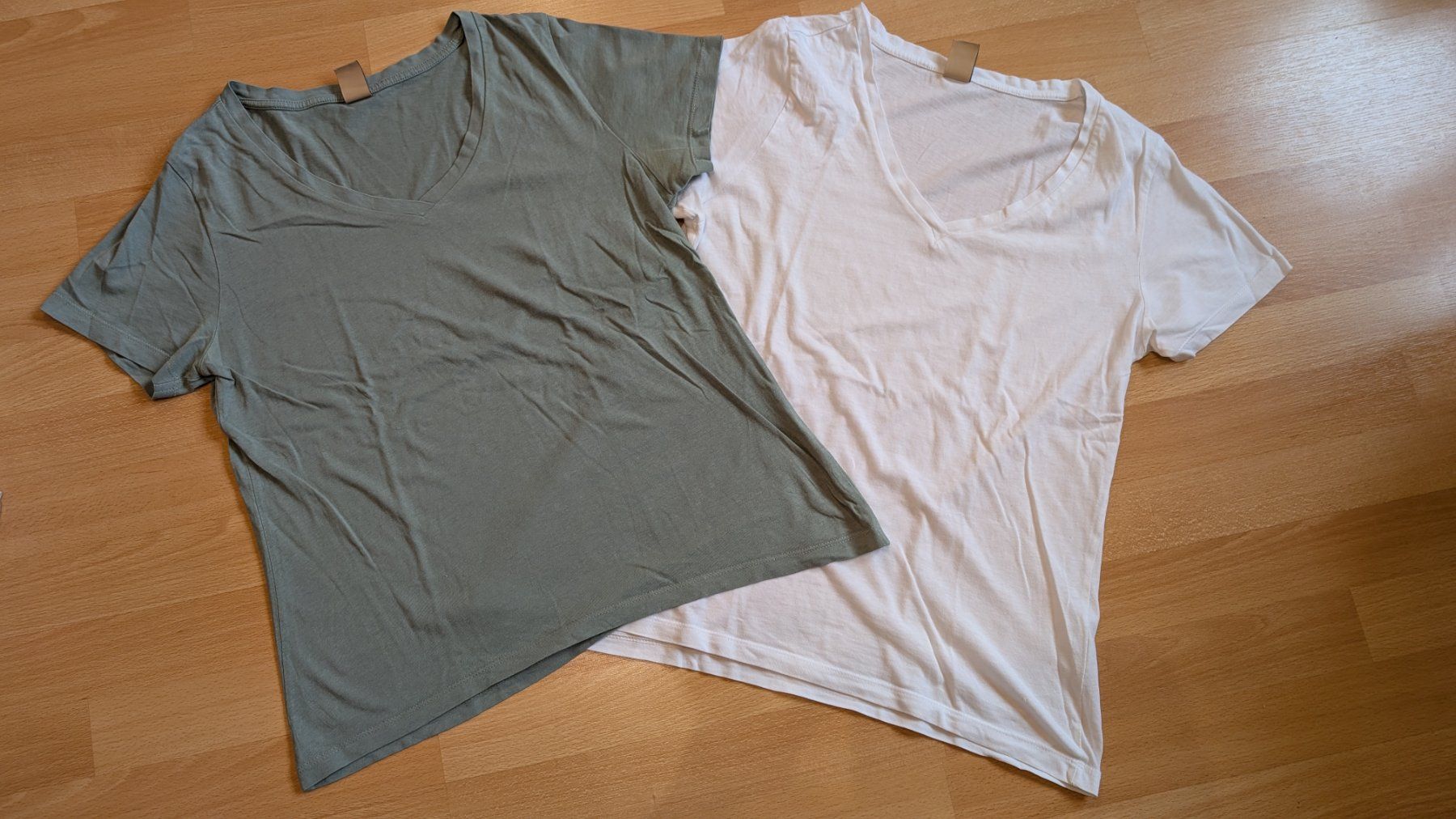 Zebra Kleiderpakete: T-Shirts mit V-Ausschnitt - Gr. S – Gebraucht aus St. Silvester von Fabelliii