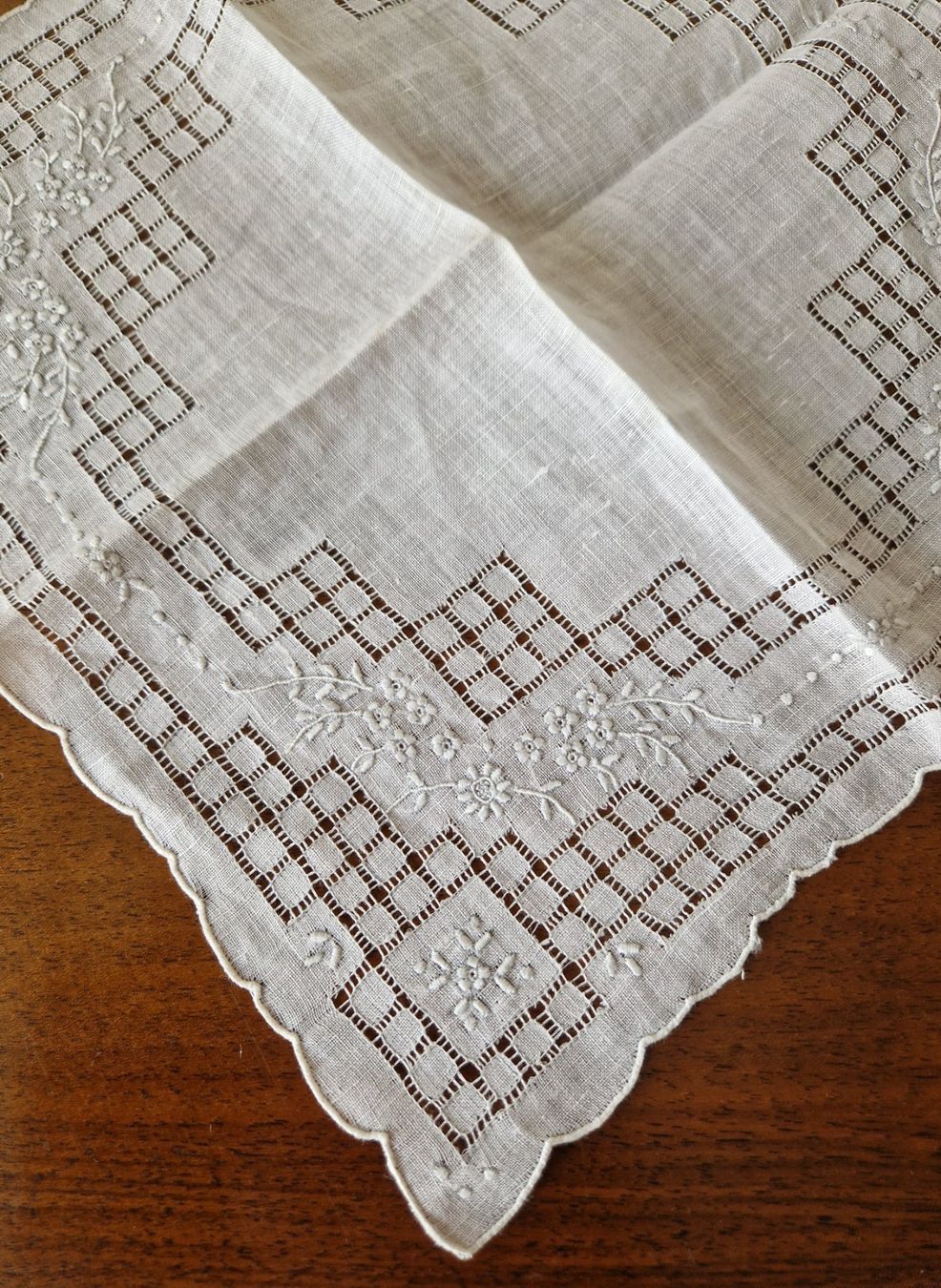 Sonstige Kleidung & Accessoires: Taschentuch mit Stickerei – Neu (gemäss Beschreibung) aus Bern von Antikbatik 4