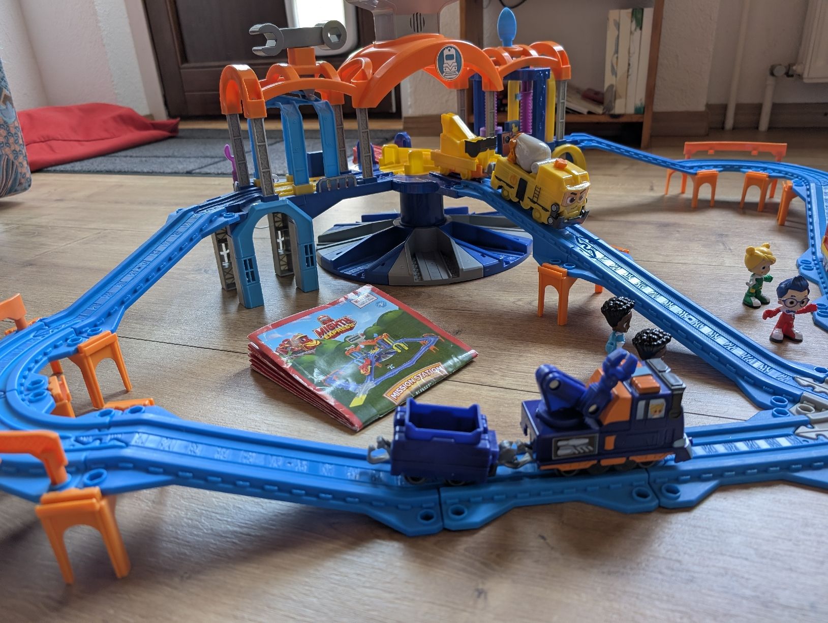 Giocattoli: Mighty Express Mission Station playset – Usato da Colombier NE venduto da Hanslepire 1
