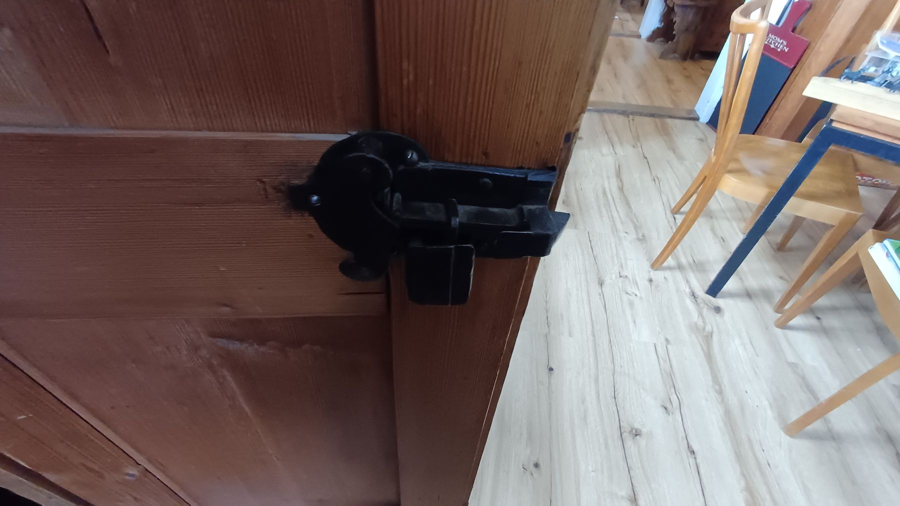 Schränke: Schöner Barock Schrank – Gebraucht aus Flawil von Pinkmalibu 9