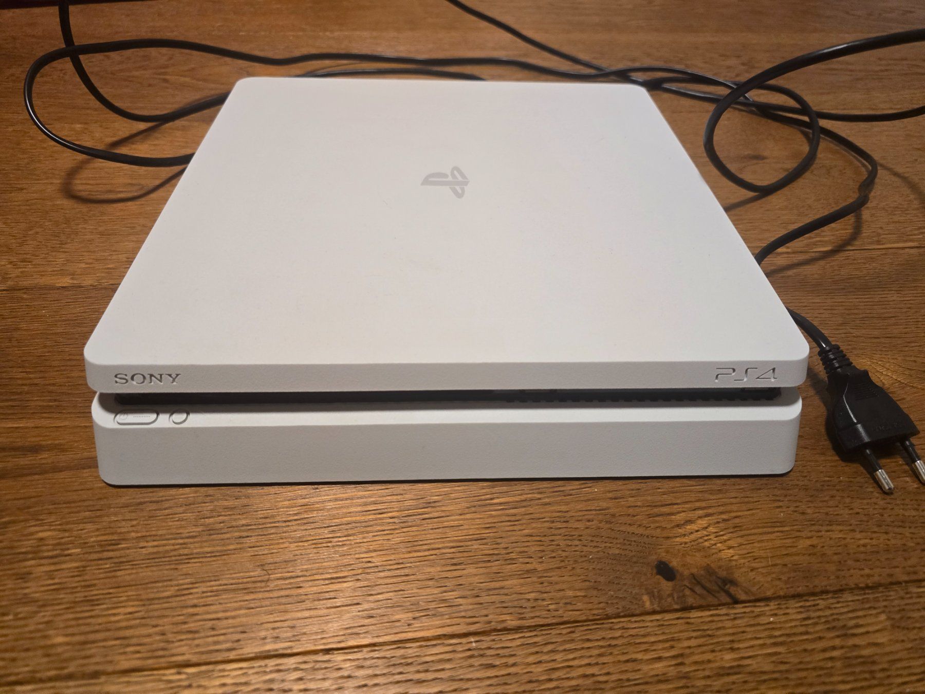 Sony Consoles: Playstation 4 Slim ab CHF 1 – D'occasion à Birr par gen_yn72 2