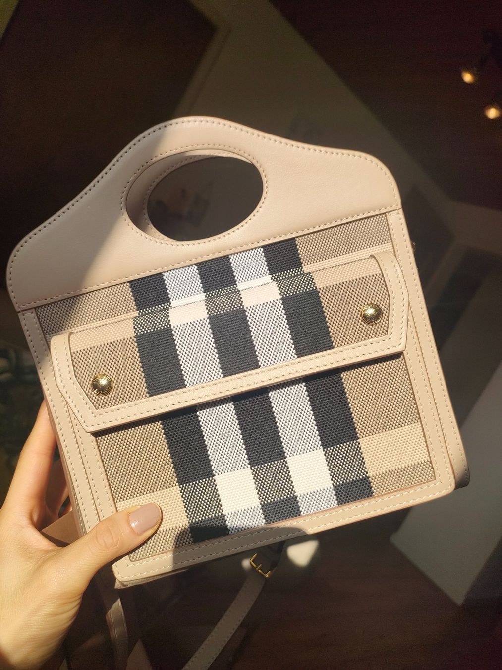 Burberry Borse da donna: Schicke Burberry Tasche, neuwertig – Nuovo (secondo la descrizione) da Wil SG venduto da Peachy