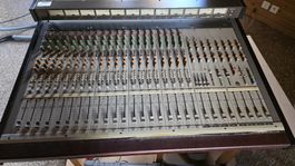 TASCAM M-520 Mischpult 20 Kanal,  Neupreis Fr. 11850.-