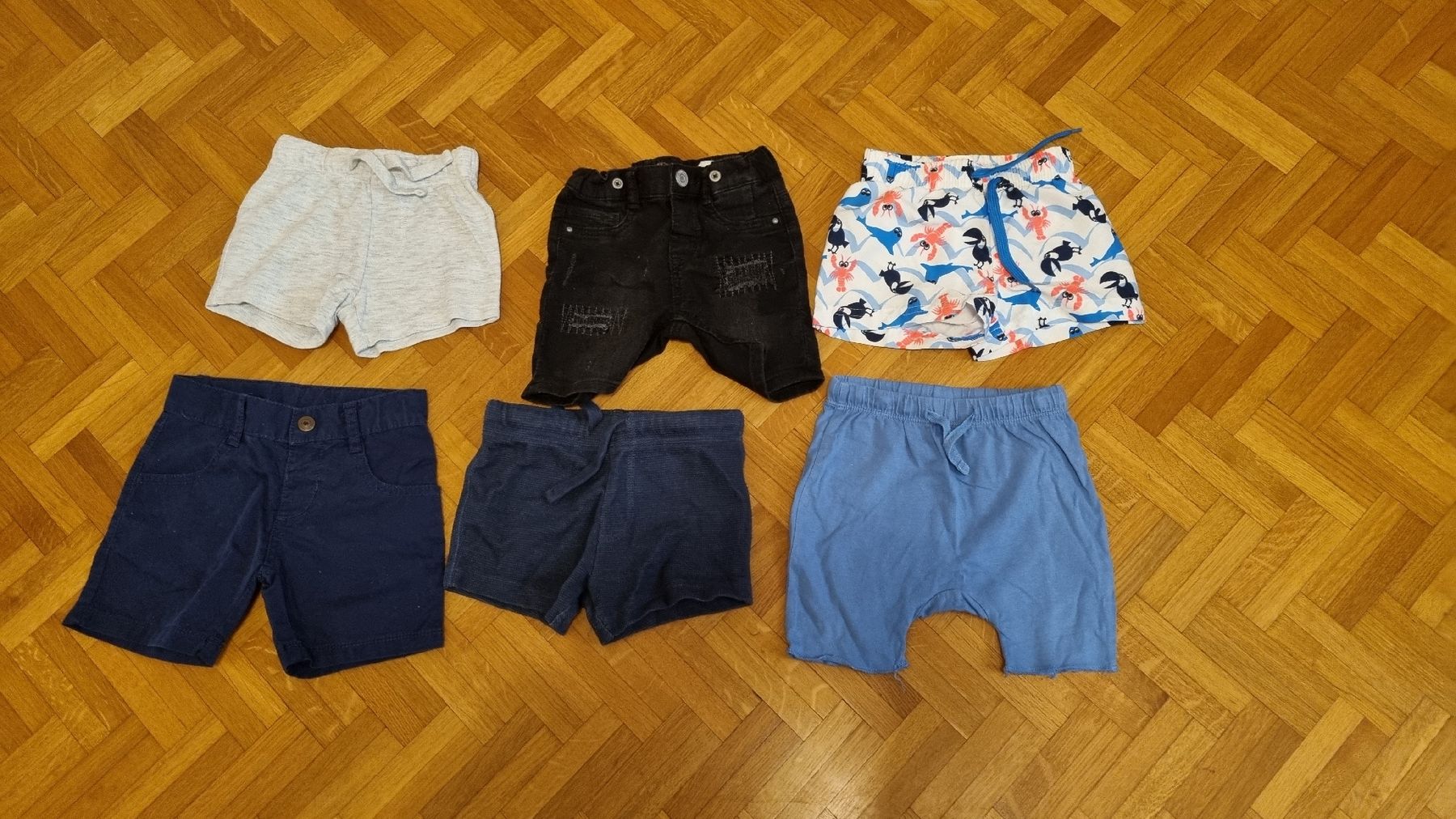 Lotti & Set di vestiti: Lot des shorts taille 74 – Usato da Ferpicloz venduto da Clicli014