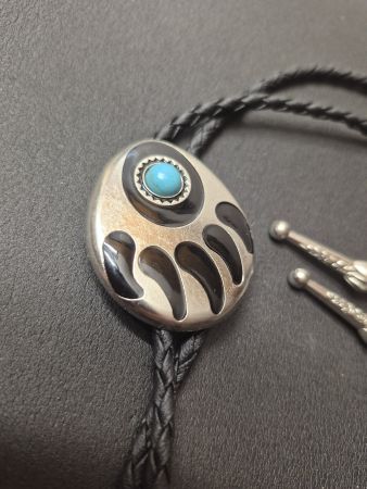 12) Bolo-Tie Westernkrawatte Bärentatze Türkis Silber Neu