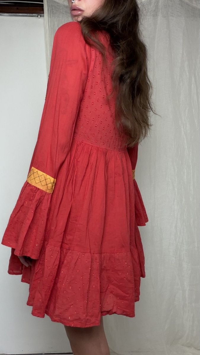 Vestiti: Red embroidered dress – Usato da Knonau venduto da Grapesvintage 4