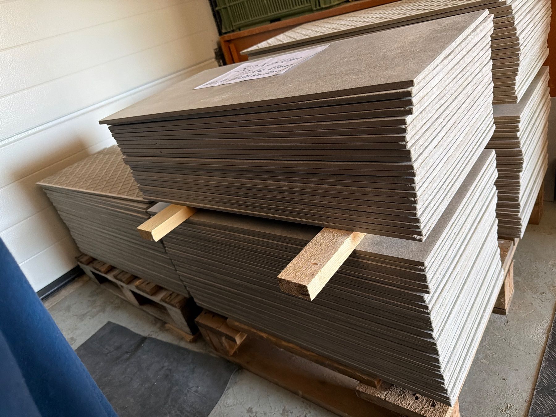 Bodenbeläge: Bodenplatten innen – Gebraucht aus Aegerten von Himmuguege 3