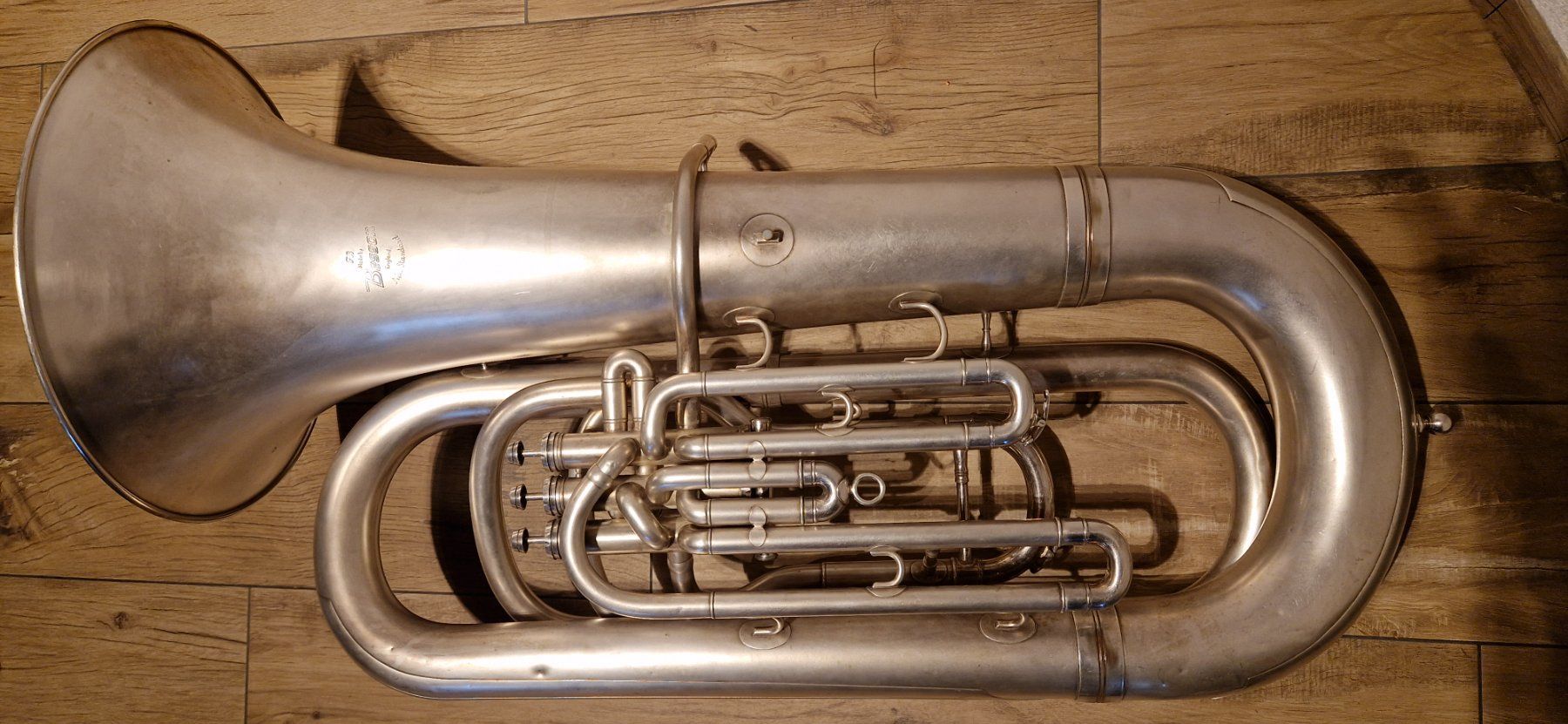 Besson Musikinstrumente: B-Tuba Besson mit Koffer – Gebraucht aus Buus von  8