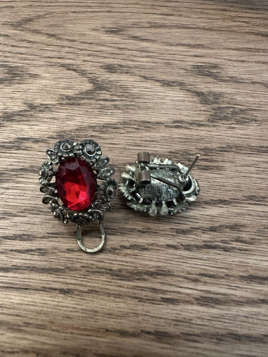 Orecchini pendenti & Orecchini a lobo: Vintage Ohrringe mit roten Steinen – Usato da Zürich venduto da yvonne.knoblauch 1