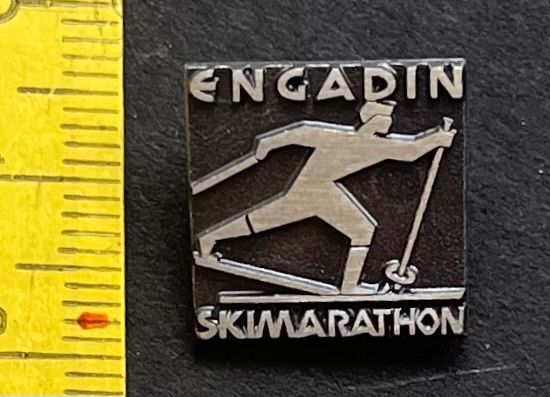 Swiss Placchette & Badge: ENGADIN SKIMARATHON/  Anstecker Vintage – Usato da Wabern venduto da DaxKarten-75