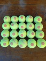 40 gebr.Tennisbälle orange + grün Punkt für 13.--Fr