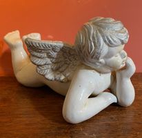 Süsser Deko-Engel, liegend, creme-weiss, 22cm Keramik