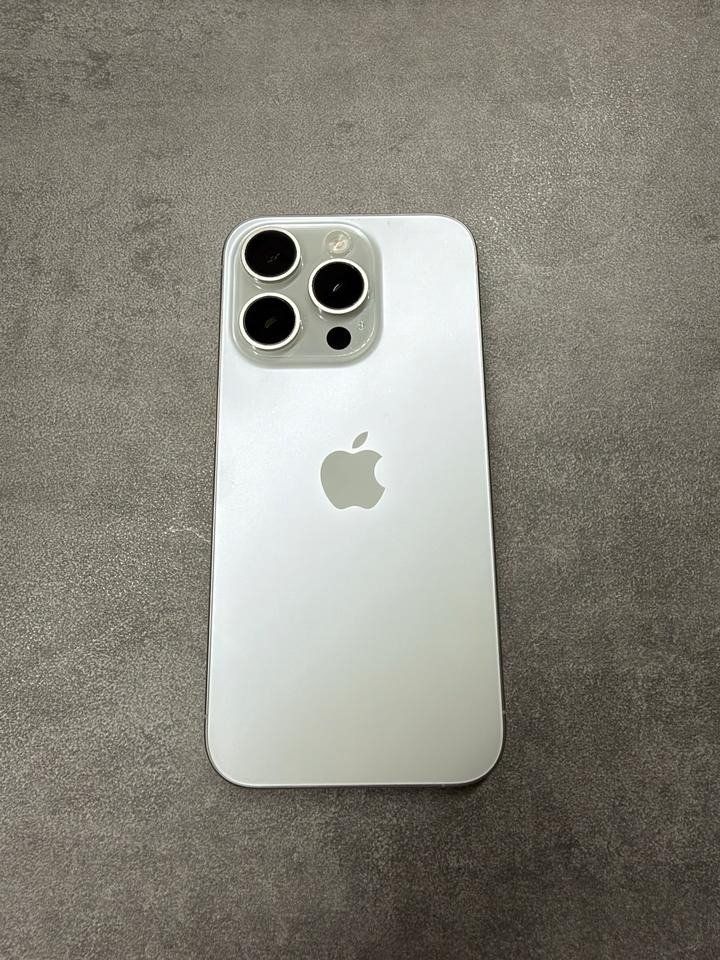 Apple Telefoni cellulari / Smartphones: Iphone 15 Pro 128gb – Usato da Reinach BL venduto da colmarer 1
