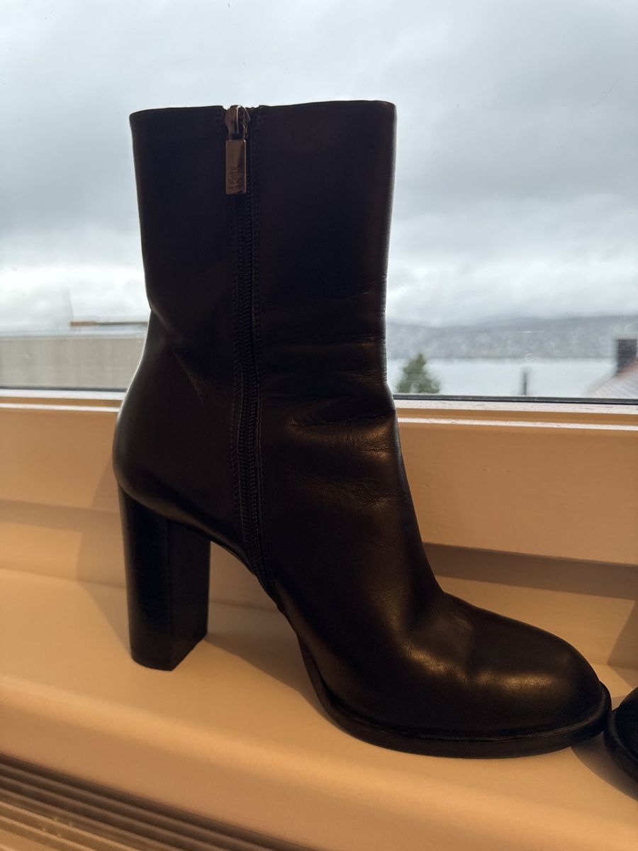 Navyboot Chaussures femmes: Navyboot, schwarze Lederstiefel Grösse 39 – D'occasion à Thalwil par syd_2rxt 1