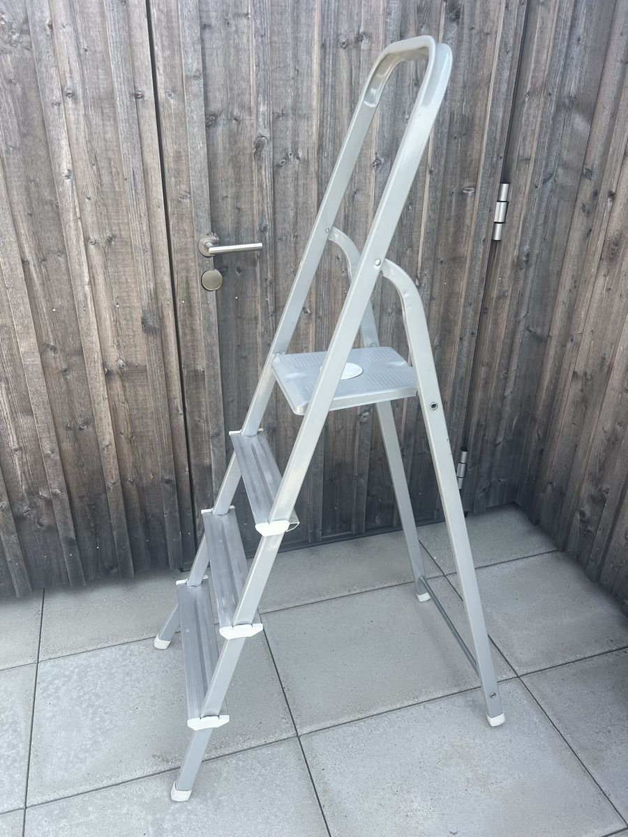 Leitern: Folding stepladder 4 steps aluminium used – Gebraucht aus Wädenswil von puh_n8wy 1