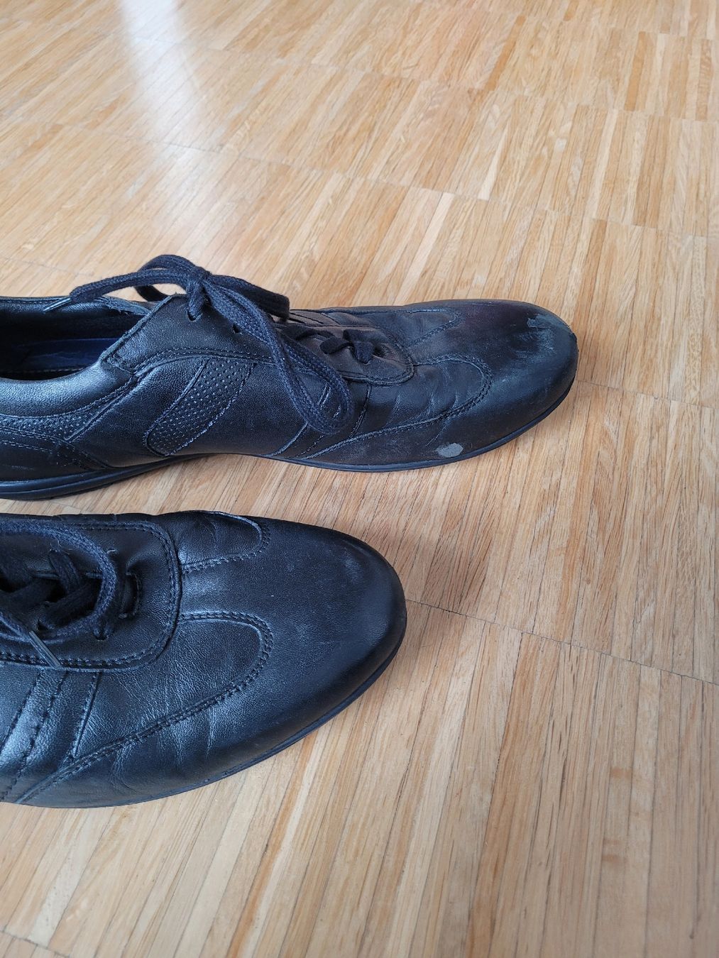 Scarpe da uomo: Schwarze Herrenschuhe, Grösse 44, – Usato da Uster venduto da 13smiley13 9