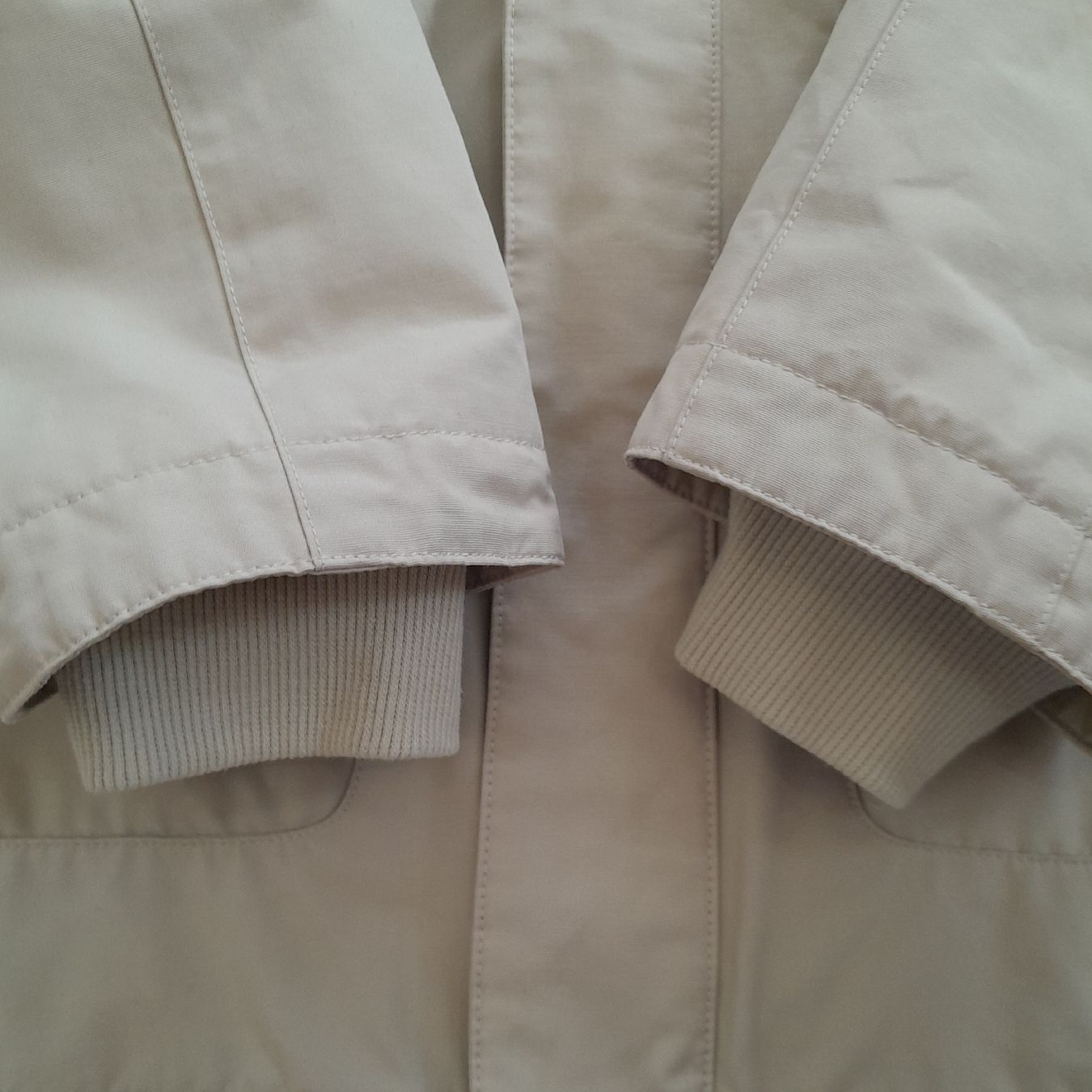 Adidas Giacche: Veste Adidas, taille M, coupe-vent beige, – Usato da Renens VD venduto da ser_j2fn 2