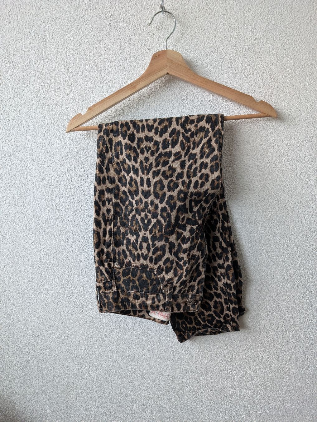 Jeans: Leopardenmuster Jeans, Grösse 36, neuwertig – Neu (gemäss Beschreibung) aus Luzern von Superlari8