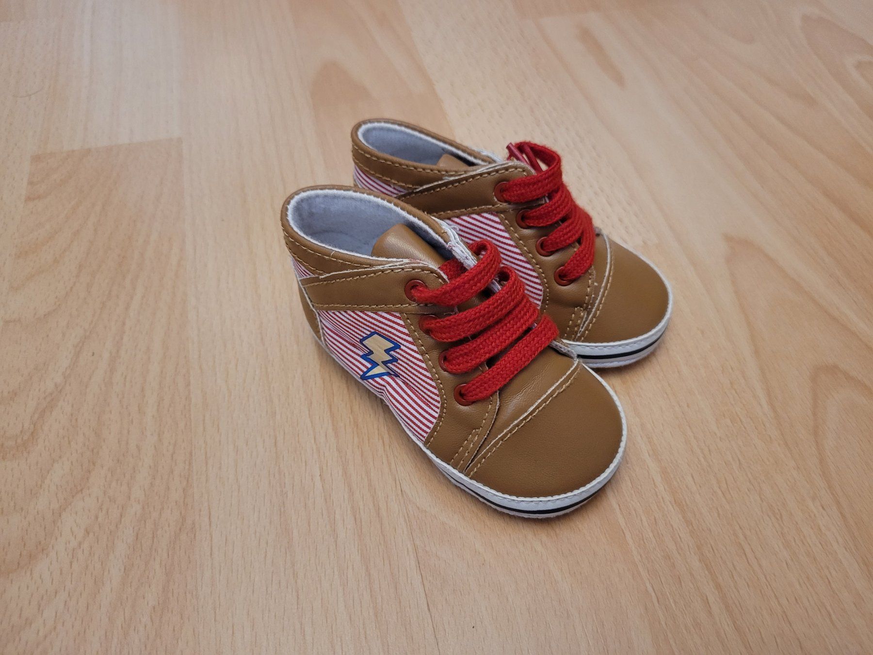 Schuhe für Jungen: Schuhe 6-12m. – Gebraucht aus Inwil von Flower2325
