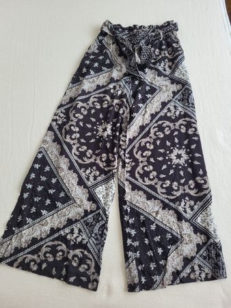 H&M Sommerhose, Gr. 34,  Schwarz/Weiss gemustert