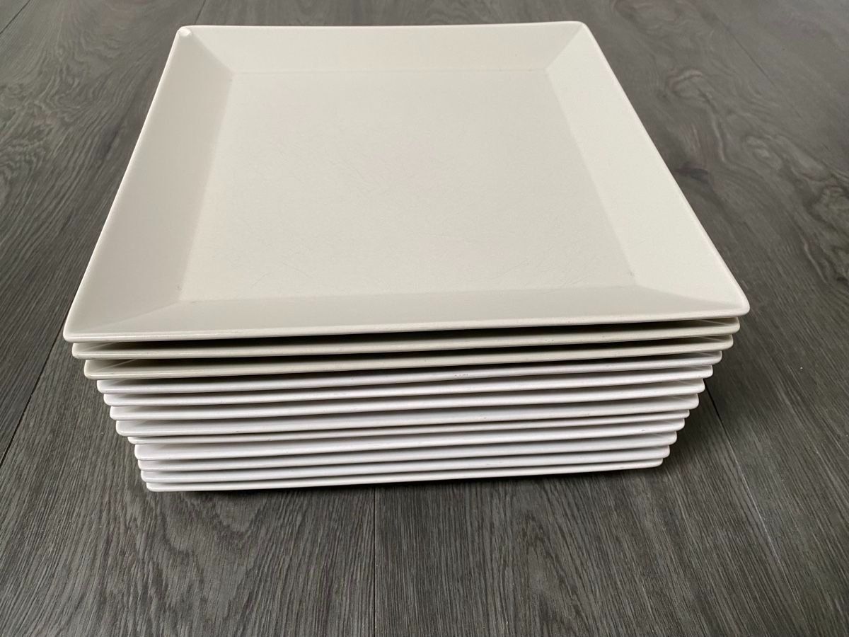 Assiettes: 12 Teller  26x26cm – D'occasion à Nesselnbach par Julitiger