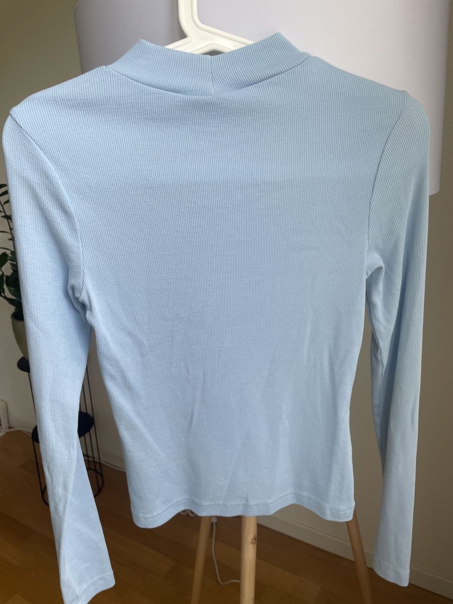 Weekday Top: Langarm Top – Usato da Baden venduto da cheyenne_5400 2