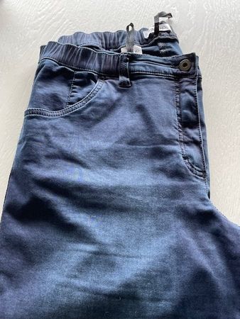 Pfiffige KJ BRAND Jeans Blau mit Schwarz/Silber Bordüre - 44