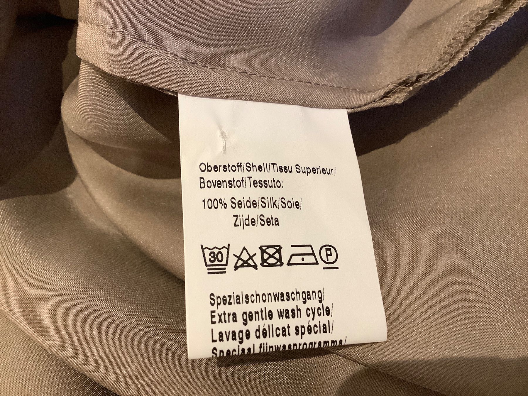 Madeleine Camicette: Wunderschöne Seidenbluse von Madeleine neu – Usato da Triesen venduto da boston7 3
