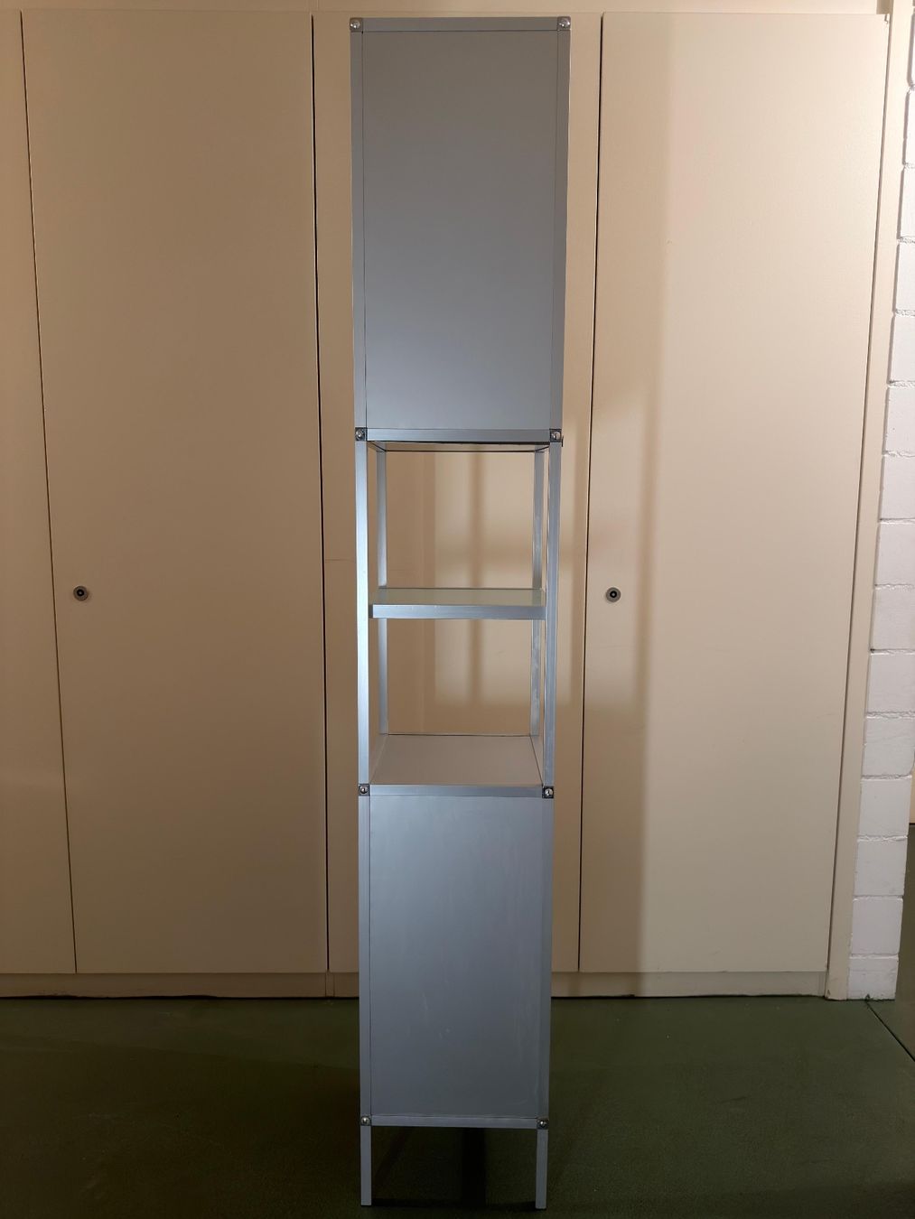Armadi: Schmaler Vitrinenschrank mit Milchglas – Usato da Au ZH venduto da bpu_sp7d 4