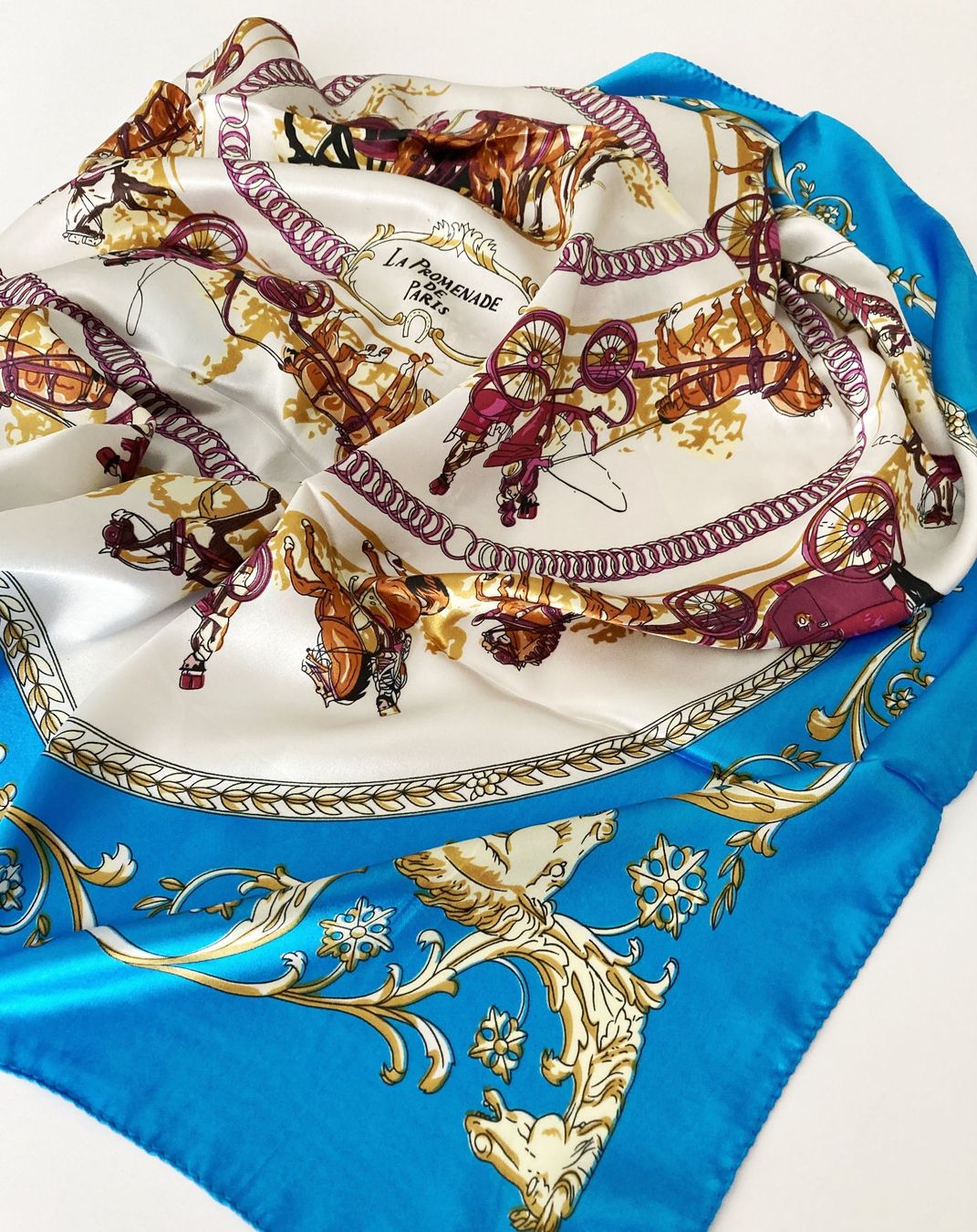 Foulards, Tücher & Schals: Gross Halstuch für Damen – Neu und originalverpackt aus Riehen von Threlion