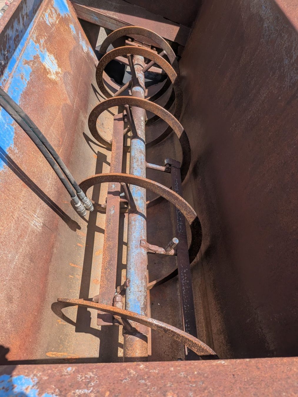 Tutte le macchine: benne mélangeuse hydraulique – Usato da Yvonand venduto da Li_poch 6