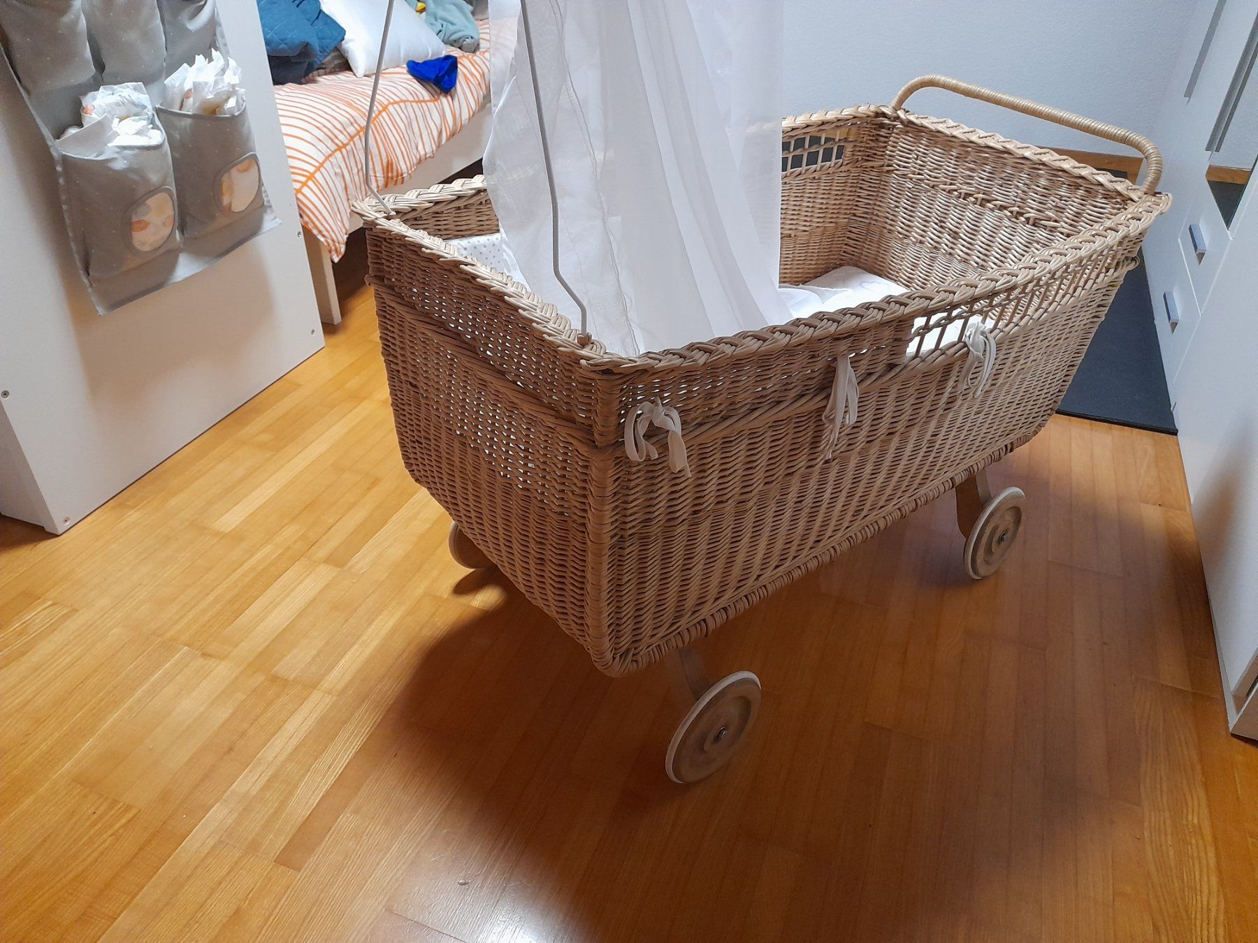 Culle: Stubenwagen Kinderwagen Kinderbett – Usato da zeihen venduto da Passwort0 2