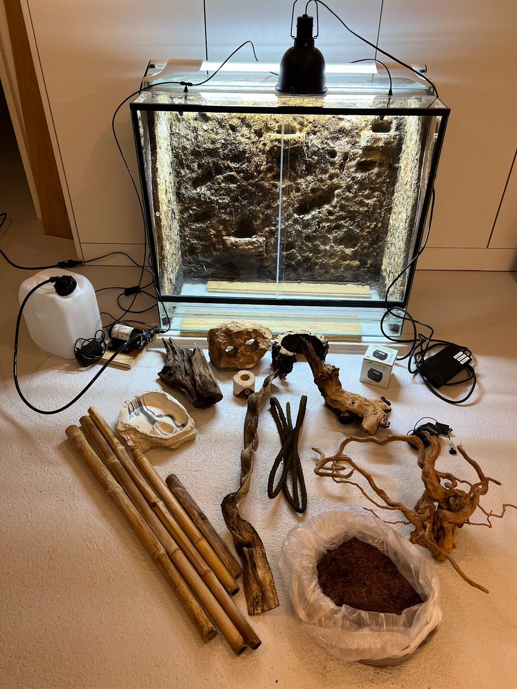 Terrario: Terrarium mit viel Zubehör – Usato da Hohenrain venduto da Anirob