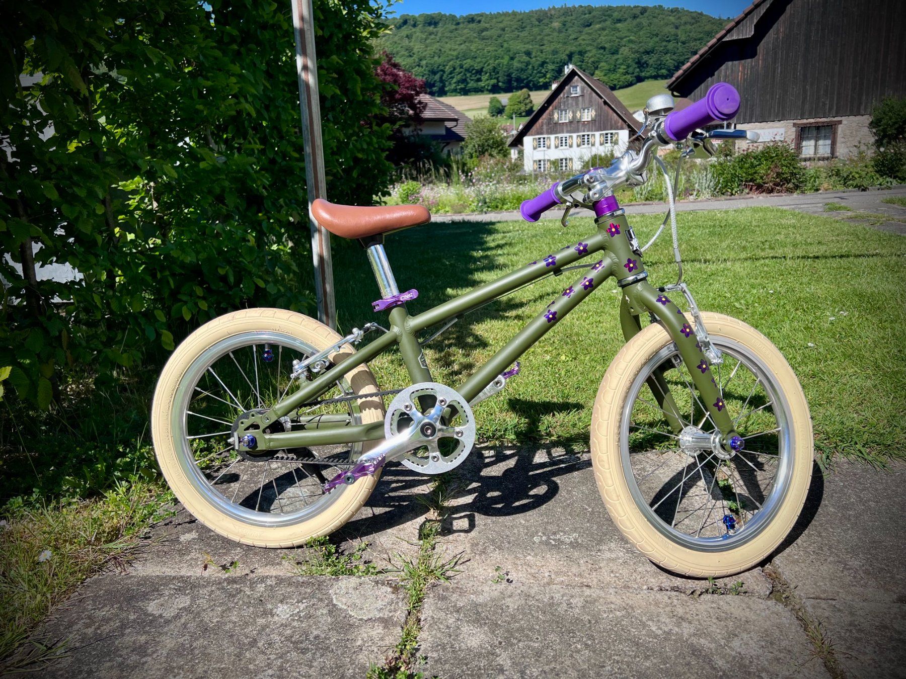 Siech Biciclette: Siech Junior 16 Army Green, purple customized – Usato da Niederweningen venduto da Kuti